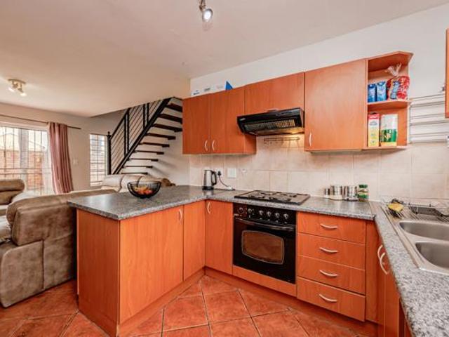 2 Bedroom Townhouse in Wilgeheuwel