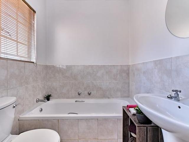 2 Bedroom Townhouse in Wilgeheuwel