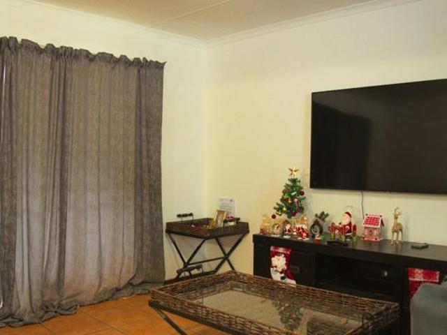 2 Bedroom Townhouse in Wilgeheuwel
