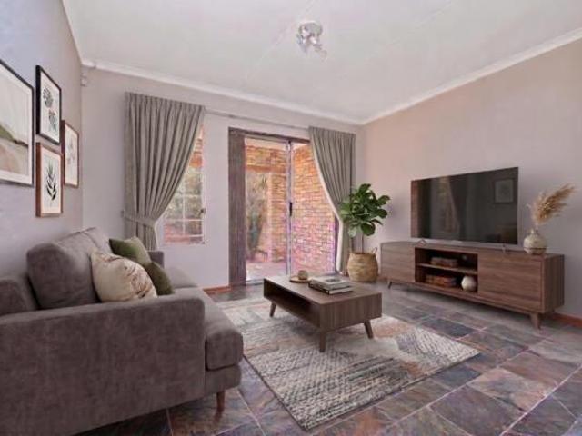 2 Bedroom Townhouse in Wilgeheuwel