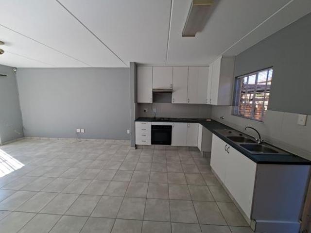 2 Bedroom Townhouse in Wilgeheuwel