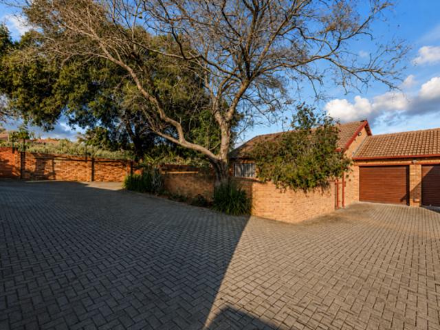 2 Bedroom Townhouse in Wilgeheuwel