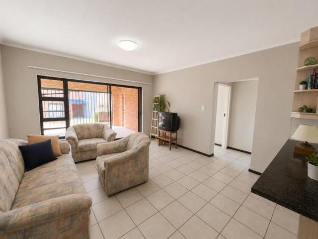 2 Bedroom Townhouse in Wilgeheuwel