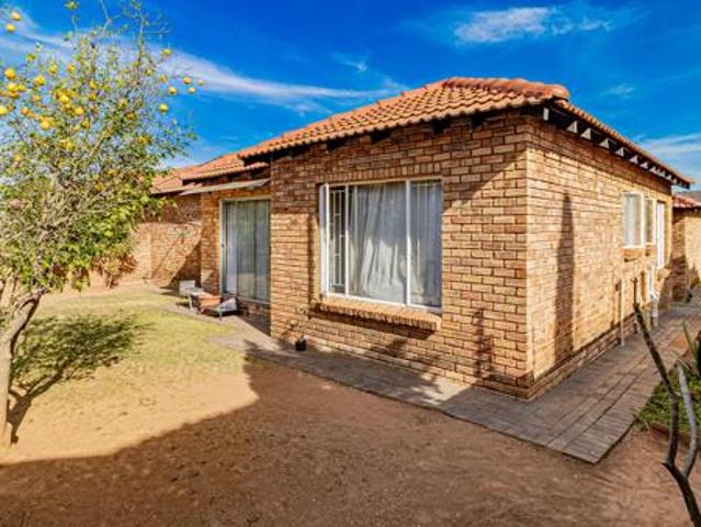 2 Bedroom Townhouse in Wilgeheuwel