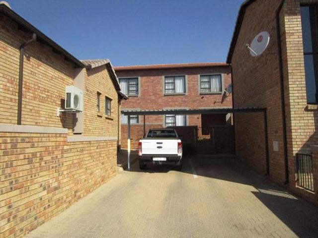 2 Bedroom Townhouse in Wilgeheuwel