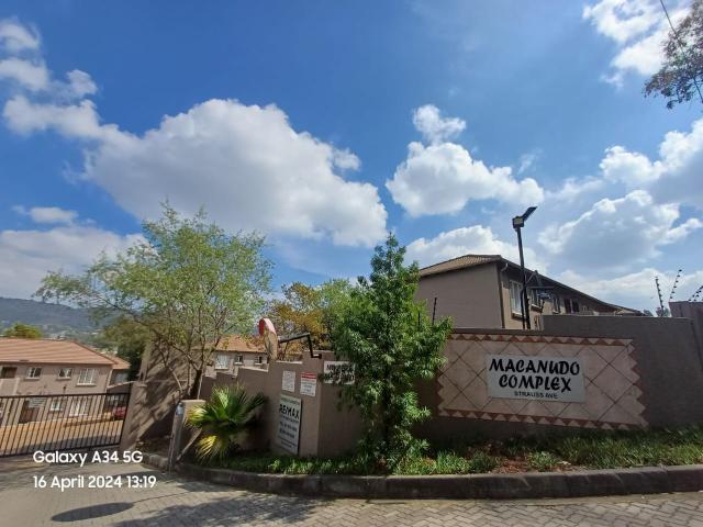 2 Bedroom Townhouse in Wilgeheuwel