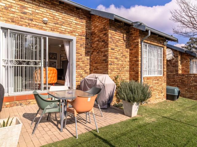 2 Bedroom Townhouse in Wilgeheuwel