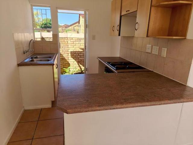 2 Bedroom Townhouse in Wilgeheuwel