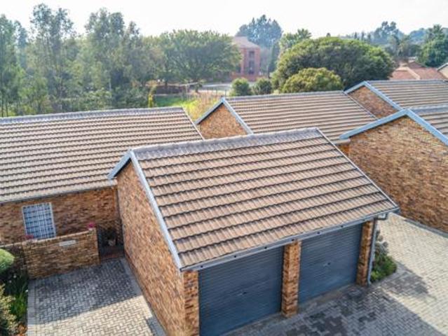 2 Bedroom Townhouse in Wilgeheuwel