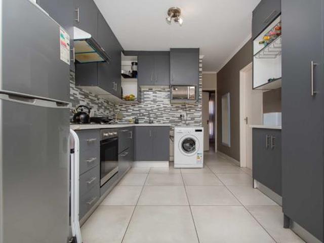 2 Bedroom Townhouse in Willowbrook