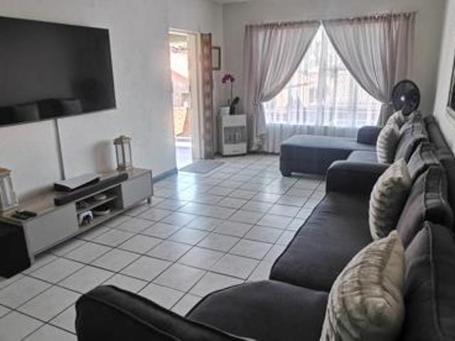 2 Bedroom Townhouse in Wilro Park