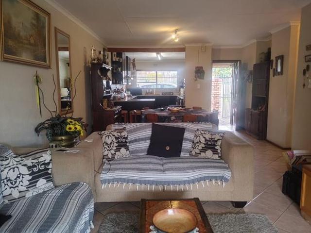 2 Bedroom Townhouse in Wilro Park