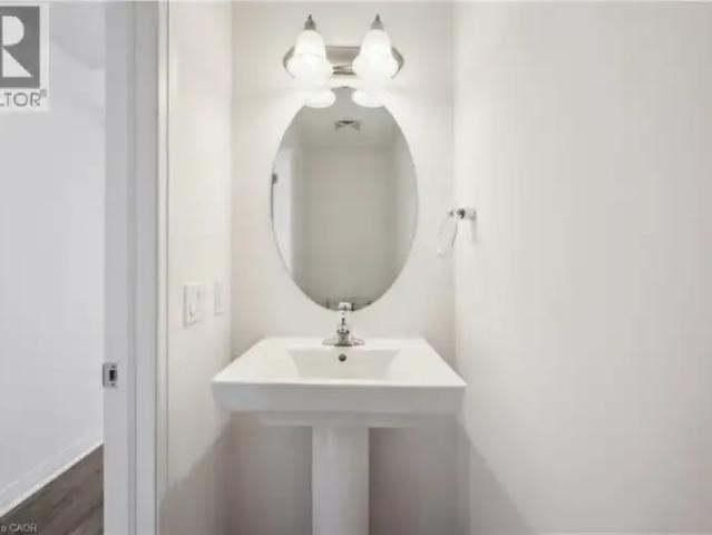 2 Bedroom Townhouse Kitchener ON 102468412