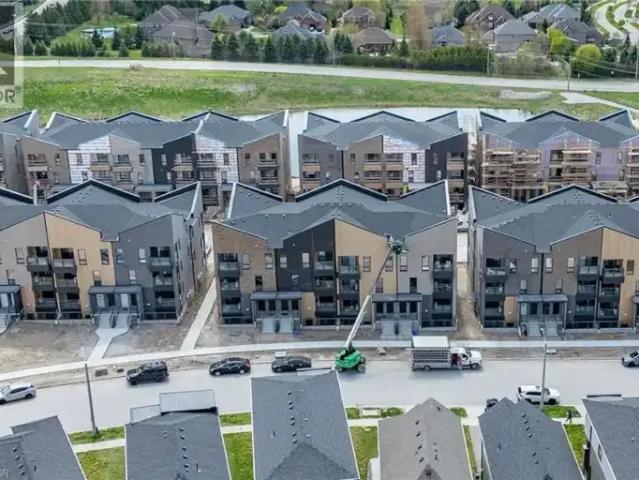 2 Bedroom Townhouse Kitchener ON 102715452