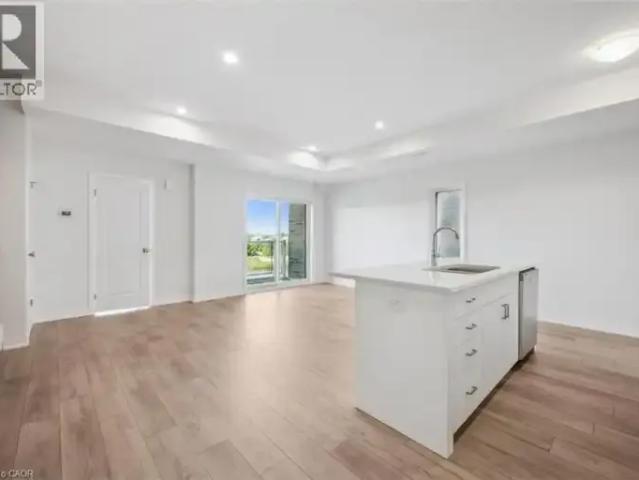 2 Bedroom Townhouse Kitchener ON 102715453