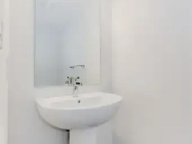 2 Bedroom Townhouse Kitchener ON 102715455