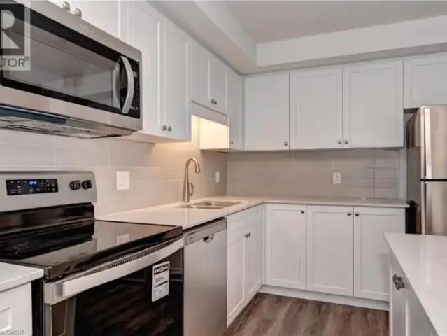 2 Bedroom Townhouse Kitchener ON 102752715