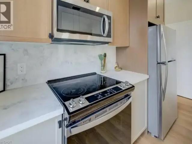 2 Bedroom Townhouse Kitchener ON 102085848
