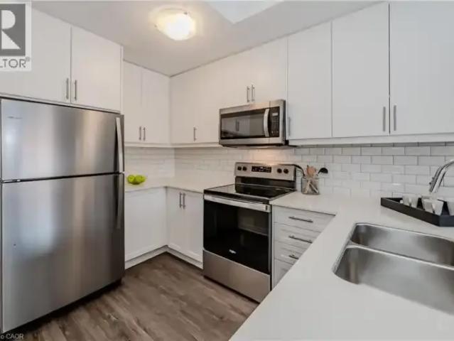 2 Bedroom Townhouse Kitchener ON 102306718