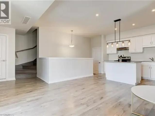 2 Bedroom Townhouse Kitchener ON 103091636