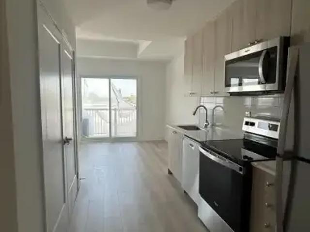 2 Bedroom Townhouse Kitchener ON 104106795