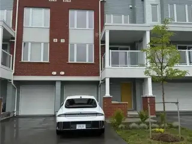2 Bedroom Townhouse Kitchener ON 104224672