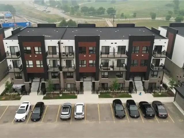 2 Bedroom Townhouse Kitchener ON 104257386