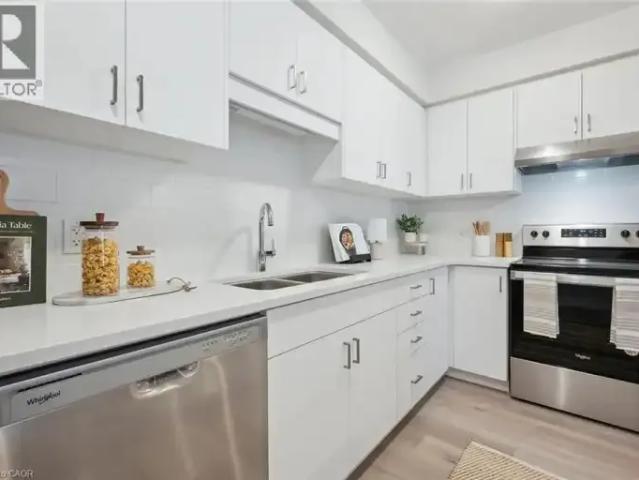 2 Bedroom Townhouse Kitchener ON 105151096