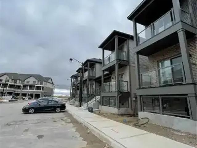 2 Bedroom Townhouse Kitchener ON LS102052555