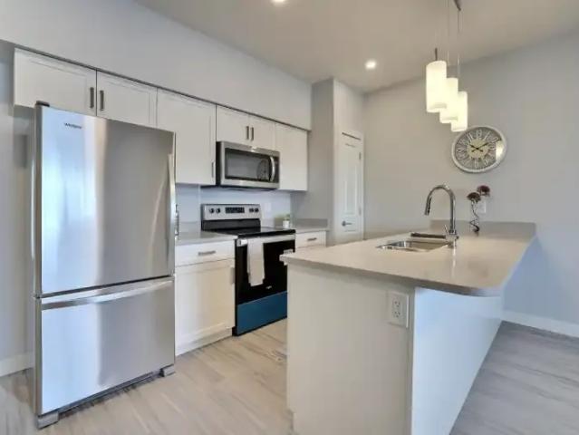2 Bedroom Townhouse Regina SK LS102794776