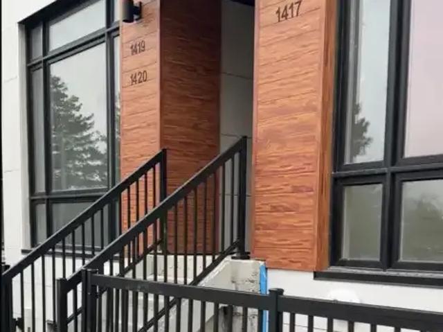 2 Bedroom Townhouse Richmond Hill ON 102587563