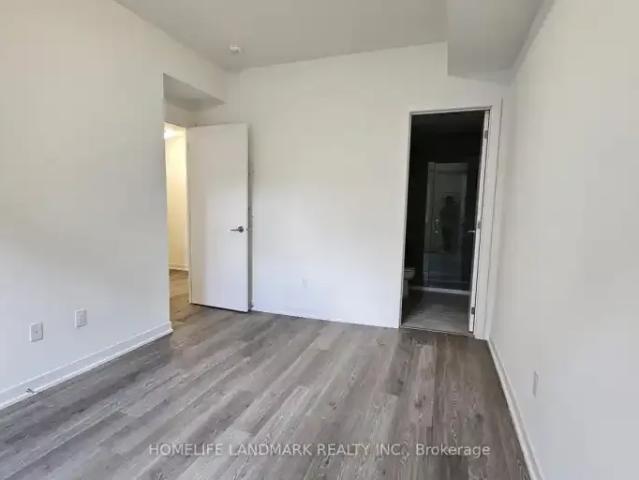 2 Bedroom Townhouse Richmond Hill ON LS102243197