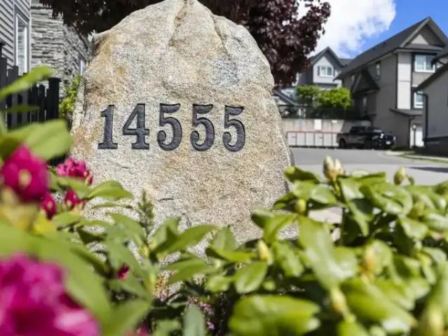 2 Bedroom Townhouse Surrey BC 102658639