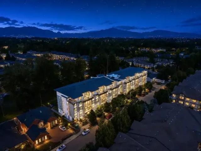 2 Bedroom Townhouse Surrey BC 105167485
