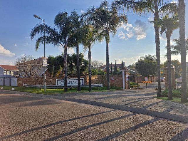 2 Bedroom townhouse sectional to rent in Moreleta Park, Pretoria