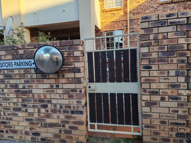 2 Bedroom townhouse sectional to rent in Olympus AH, Pretoria