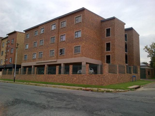 2 Bedroom townhouse sectional to rent in Alberton North