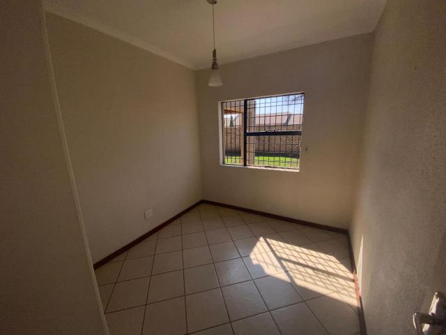 2 Bedroom townhouse sectional to rent in Equestria, Pretoria