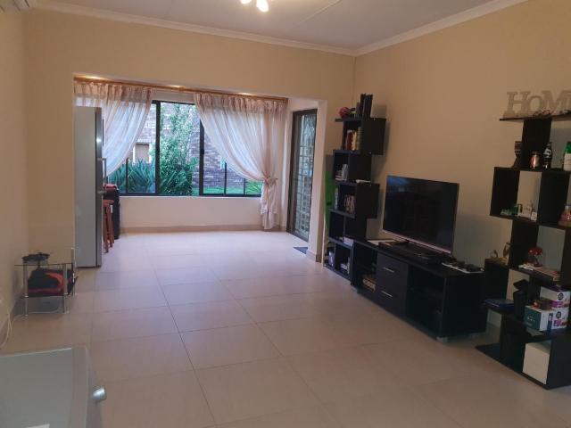 2 Bedroom townhouse sectional rented in Equestria, Pretoria