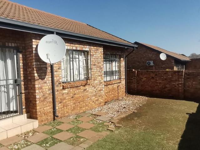 2 Bedroom townhouse sectional to rent in Hennopspark, Centurion