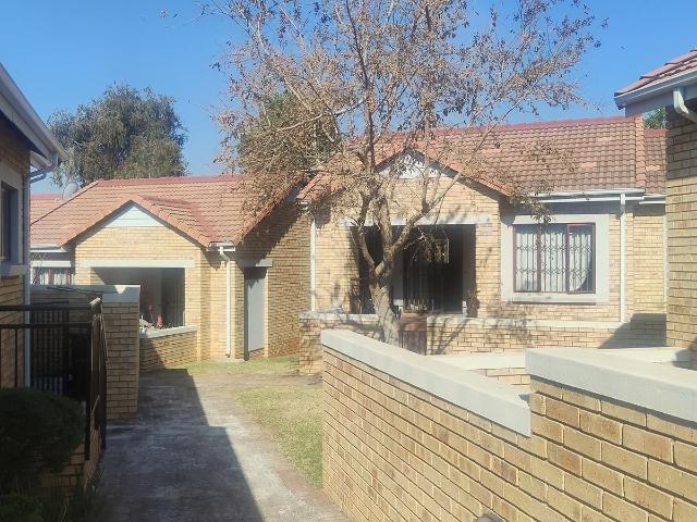 2 Bedroom townhouse sectional to rent in Randpark Ridge, Randburg