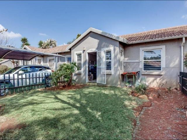 2 Bedroom townhouse sectional to rent in Weltevreden Park, Roodepoort