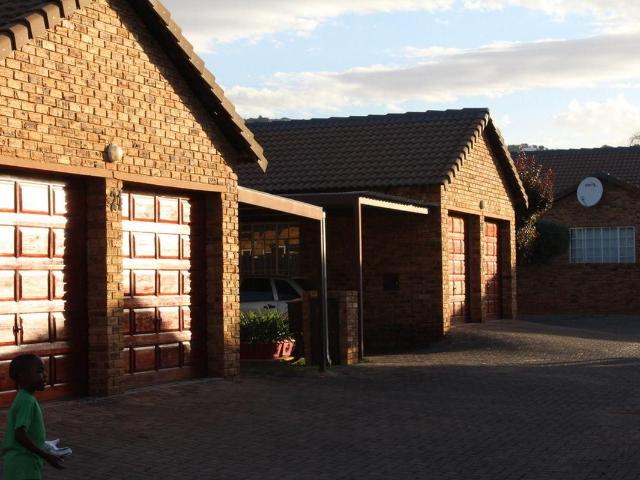 2 Bedroom townhouse sectional to rent in Willowbrook, Roodepoort