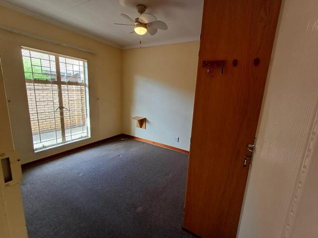 2 Bedroom townhouse sectional for sale in Universitas, Bloemfontein
