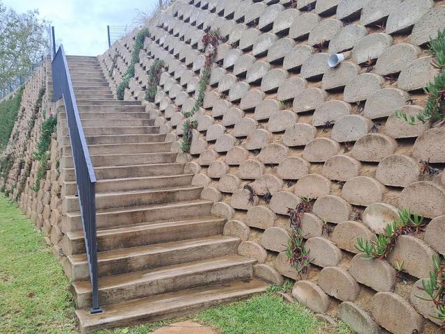 2 Bedroom townhouse sectional for sale in Waterfall, Hillcrest