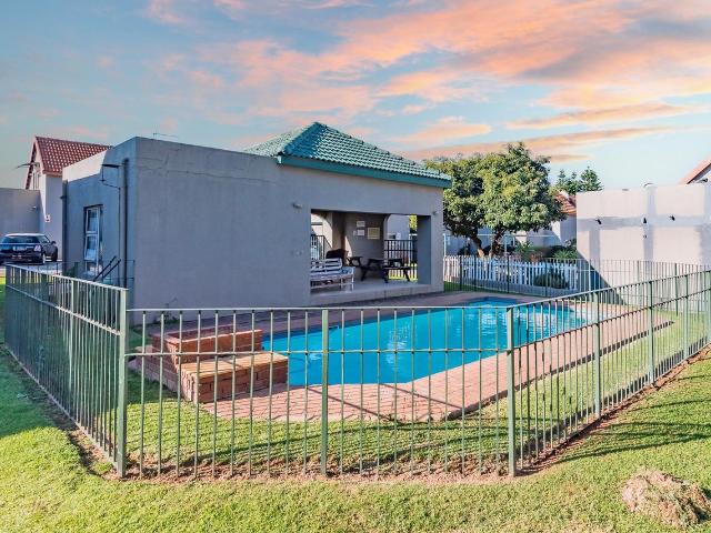 2 Bedroom townhouse sectional for sale in Weltevreden Park, Roodepoort