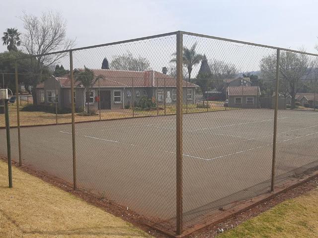 2 Bedroom townhouse sectional for sale in Weltevreden Park, Roodepoort