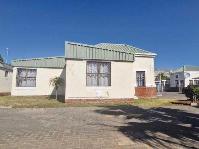 2 Bedroom townhouse sectional for sale in Willows, Bloemfontein