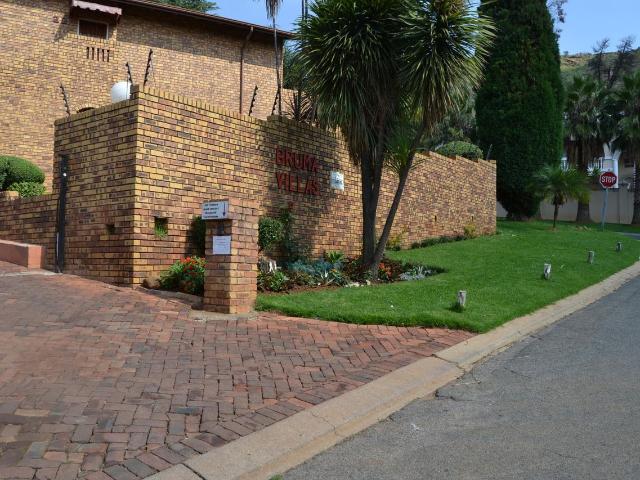 2 Bedroom townhouse sectional for sale in Bruma, Johannesburg