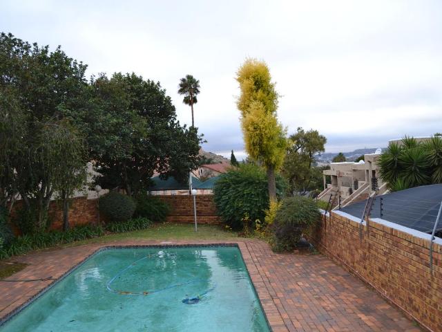 2 Bedroom townhouse sectional for sale in Bruma, Johannesburg